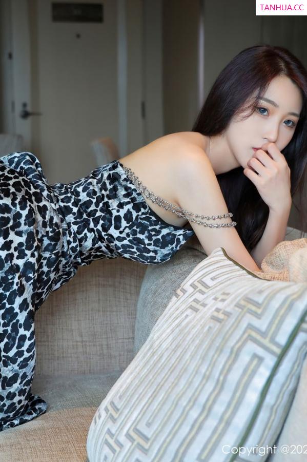 周慕汐  丽质模特周慕汐 秀丽豹纹连体衣第34张图片